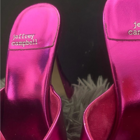 New! Jeffrey Campbell Free People
From Collection of Luna Metallic
Size 6 1/2 - Picture 8 of 10